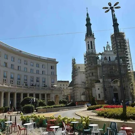 Modern, Elegant In The Heart Of Warsaw. Warschau