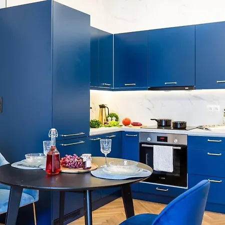 Modern, Elegant In The Heart Of Warsaw. Varsovia