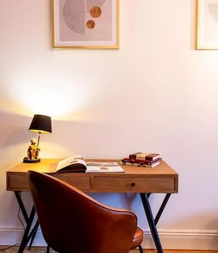 Modern, Elegant In The Heart Of Warsaw. Warschau