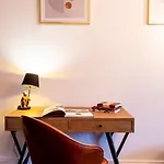 Modern, Elegant In The Heart Of Warsaw. Warschau