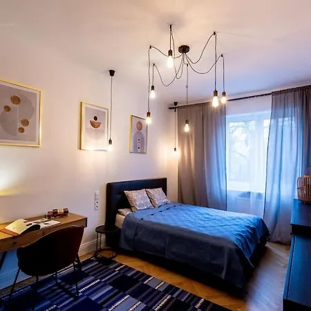 Modern, Elegant In The Heart Of Warsaw. وارسو