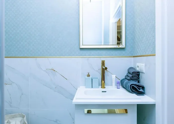 Modern, Elegant In The Heart Of Warsaw. Varsovie